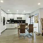 Girassol - Bright, Modern, Well Located Apartament *