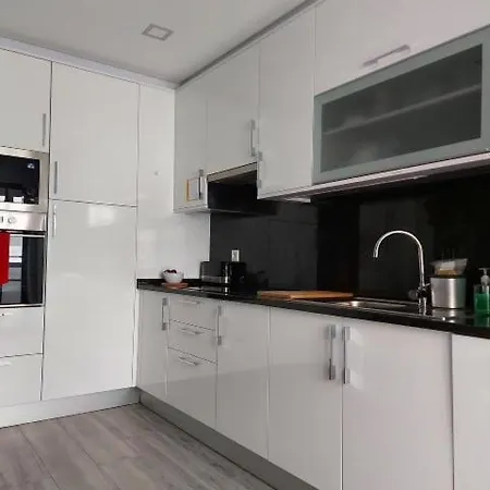 Apartment Girassol - Bright, Modern, Well Located *