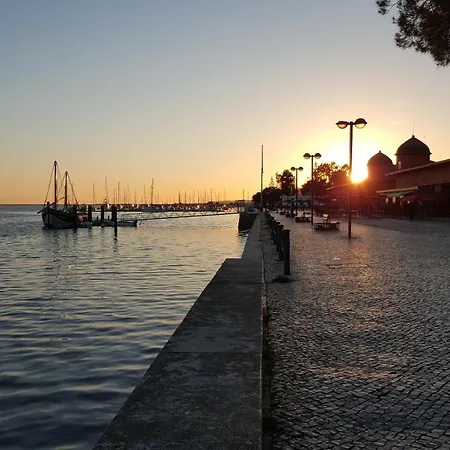 Girassol - Bright, Modern, Well Located *