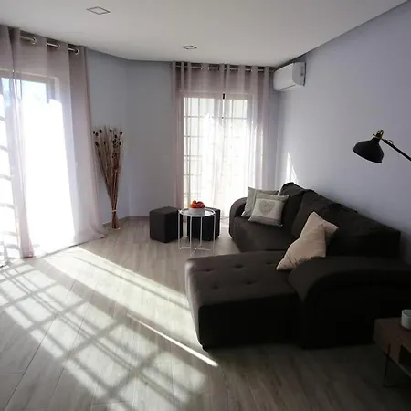 Girassol - Bright, Modern, Well Located Apartment Olhão