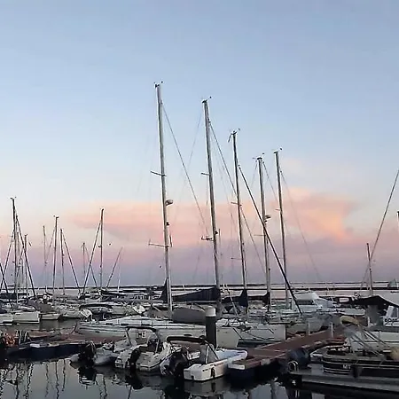 Girassol - Bright, Modern, Well Located דירה