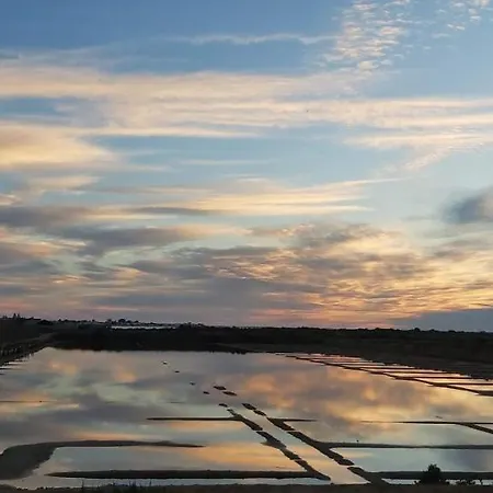 Girassol - Bright, Modern, Well Located *