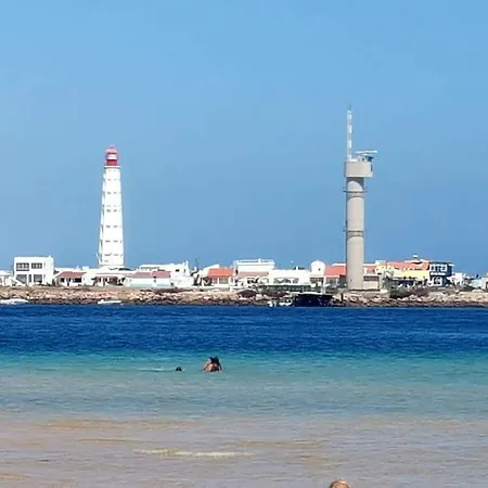 Girassol - Bright, Modern, Well Located דירה