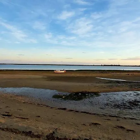 Girassol - Bright, Modern, Well Located Appartement